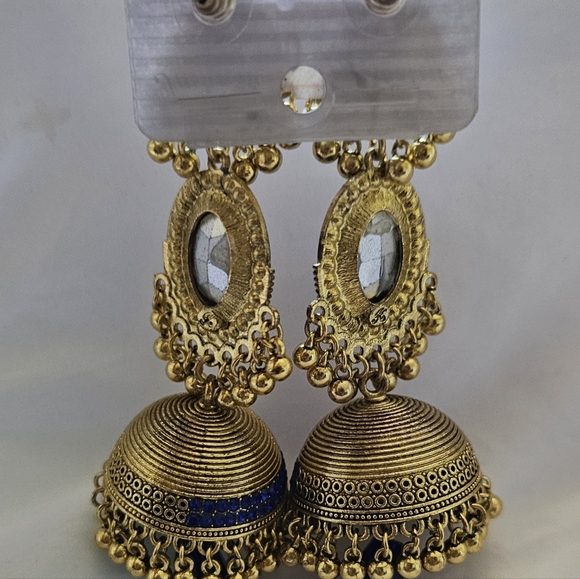 Earrings - Picture 6 of 11